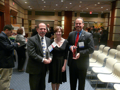 MicroTech CEO Tony Jimenez (r) receives Hermes Award at April 9, 2010 event in Arlington, Va.